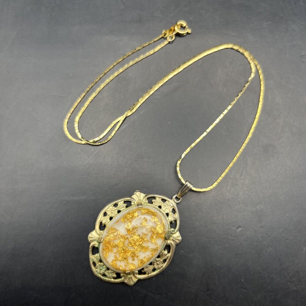 Vintage Golden Flecked Lucite Cabochon Pendant Necklace Floral Gold Tone Domed